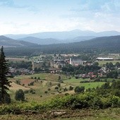 Krzeszowskie sanktuarium stało się najważniejszym centrum kultu maryjnego  na Dolnym Śląsku.