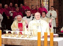 Arcybiskup sprawował Eucharystię w intencji życzliwych, którzy uczestniczyli w modlitwie, oraz wszystkich diecezjan.