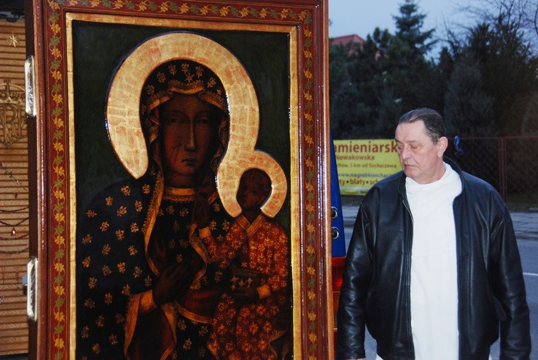 Powitanie ikony MB Częstochowskiej w parafii pw. Narodzenia NMP w Sochaczewie