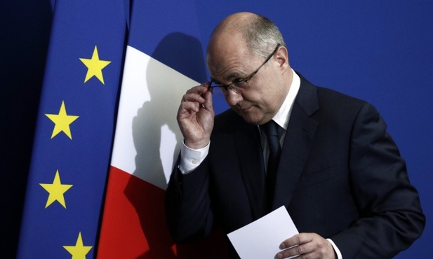 Francja: Dymisja szefa MSW po ujawnieniu, że zatrudniał córki