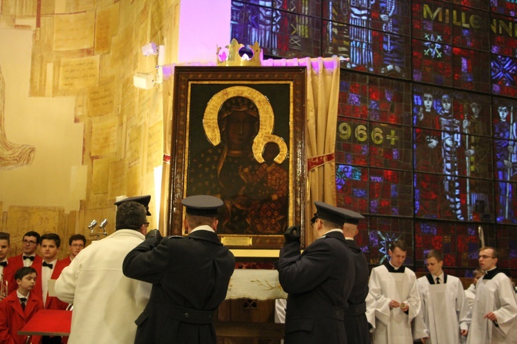 Powitanie ikony MB Częstochowskiej w parafii pw. św. Wawrzyńca w Sochaczewie