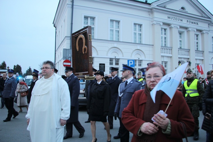 Powitanie ikony MB Częstochowskiej w parafii pw. św. Wawrzyńca w Sochaczewie