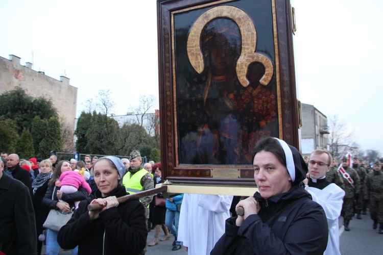 Powitanie ikony MB Częstochowskiej w parafii pw. św. Wawrzyńca w Sochaczewie