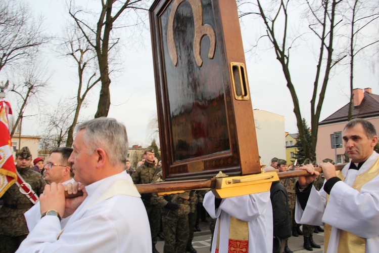 Powitanie ikony MB Częstochowskiej w parafii pw. św. Wawrzyńca w Sochaczewie