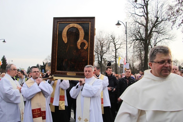 Powitanie ikony MB Częstochowskiej w parafii pw. św. Wawrzyńca w Sochaczewie