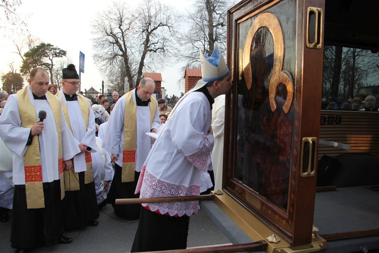 Powitanie ikony MB Częstochowskiej w parafii pw. św. Wawrzyńca w Sochaczewie