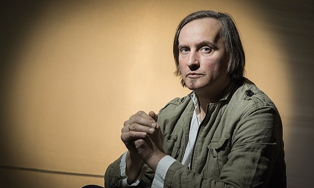 – Dla mnie praktykowanie jogi skończyło się próbą samobójczą. Życie uratował mi Chrystus – mówi Maciej Sikorski.