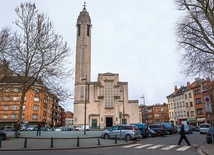 Dzwonnicę kościoła św. Jana można wziąć za minaret, ale budowla powstała, zanim w Molenbeek zaczęli osiedlać się muzułmanie.