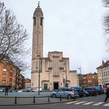 Dzwonnicę kościoła św. Jana można wziąć za minaret, ale budowla powstała, zanim w Molenbeek zaczęli osiedlać się muzułmanie.