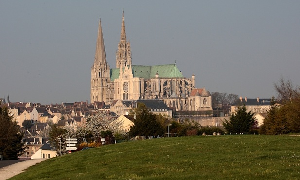 Francja: pielgrzymka studentów do Chartres zawieszona