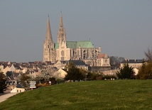 Francja: pielgrzymka studentów do Chartres zawieszona