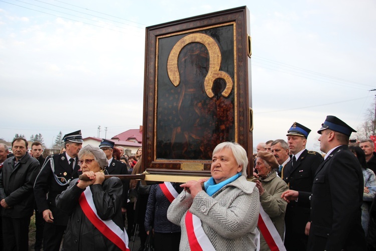 Powitanie ikony MB Częstochowskiej w Brzozowie