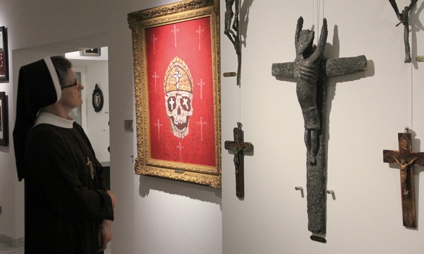 Odwiedzający wystawę mogą zobaczyć 70 prac ponad 50 artystów z Polski i zagranicy. 