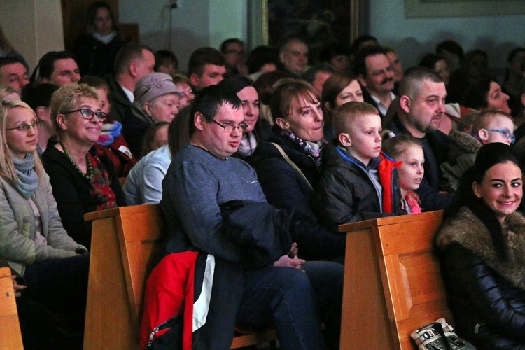 Koncert Mietka Szcześniaka w Miliczu