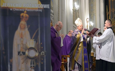 Na czas jubileuszu 25-lecia powstania diecezji, która już jutro rozpocznie Jerycho Różańcowe, bp Henryk Tomasik udzielił błogosławieństwa