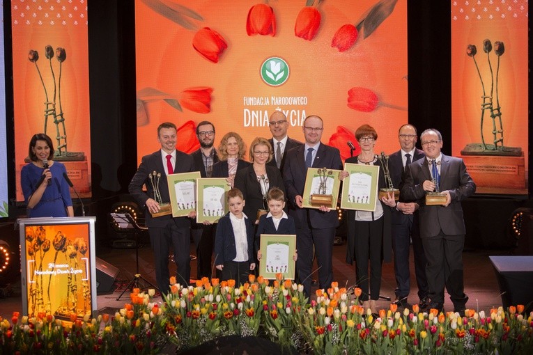 Tulipany Narodowego Dnia Życia wręczone. Dziś Narodowy Kongres Rodziny