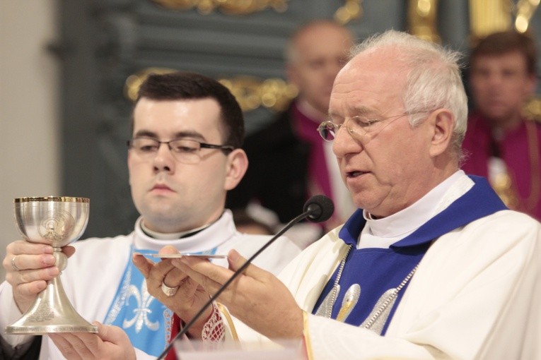 Podczas uroczystej Eucharystii w katedrze łowickiej dziękowano za 25 lat diecezji łowickiej