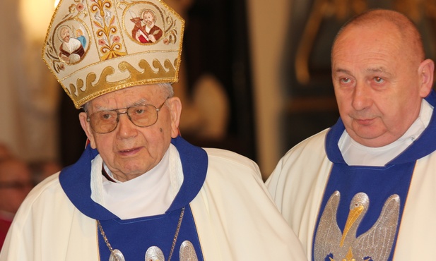 Eucharystię koncelebrował pierwszy biskup łowicki Alojzy Orszulik