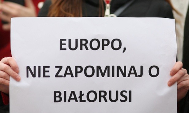 Białoruś - setki zatrzymanych. Polskie MSZ reaguje