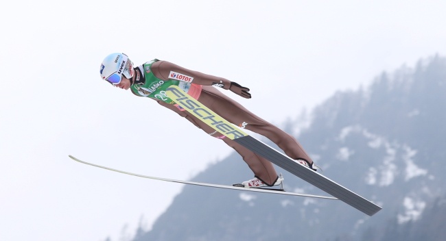 PŚ w skokach - Stoch poza podium, Polska z Pucharem Narodów