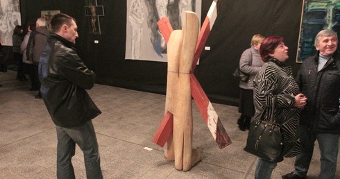 Krzyże różne, Jezus ten sam 