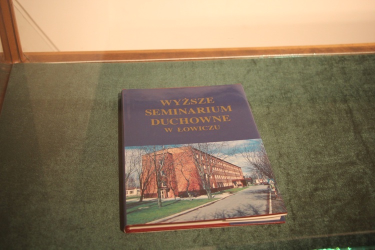 Wernisaż wystawy "Pamiątki XXV-lecia Diecezji Łowickiej"