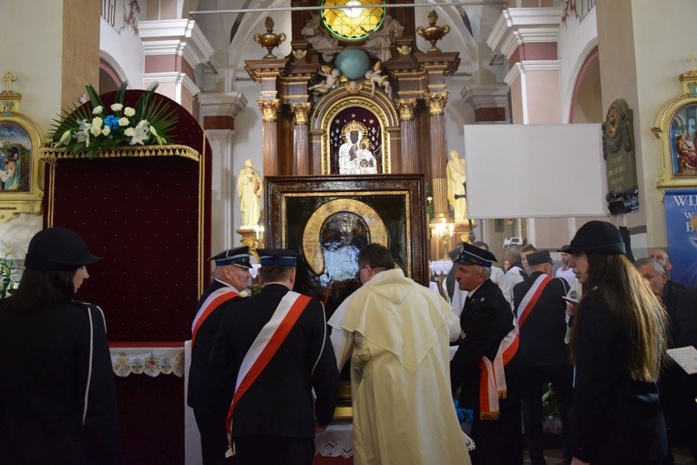 Powitanie ikony MB Częstochowskiej w Sannikach