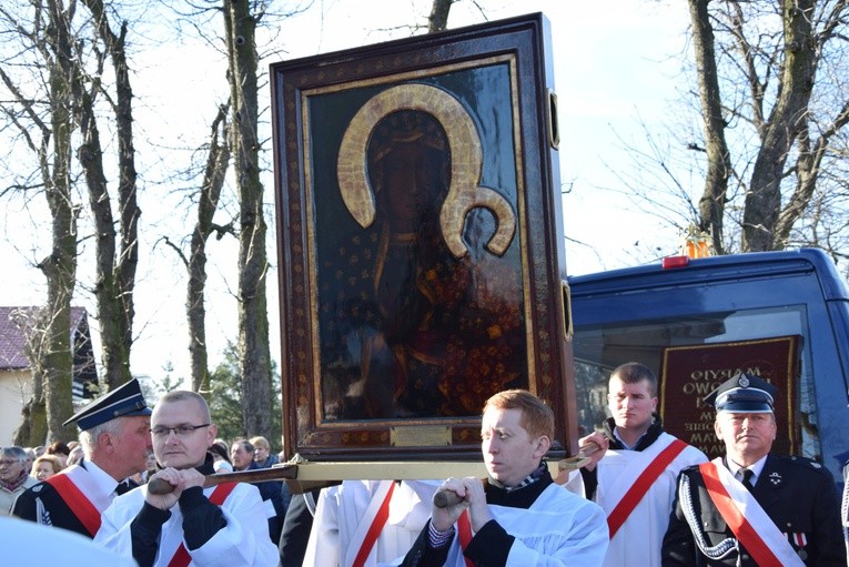 Powitanie ikony MB Częstochowskiej w Sannikach