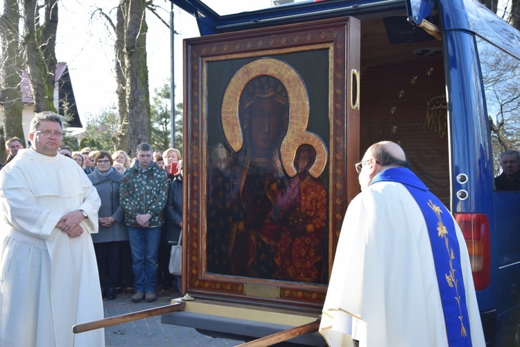 Powitanie ikony MB Częstochowskiej w Sannikach