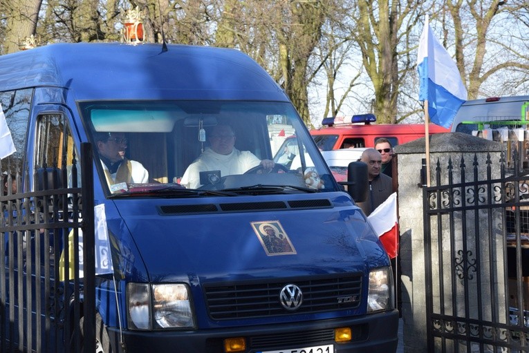 Powitanie ikony MB Częstochowskiej w Sannikach