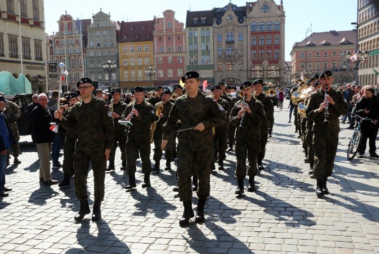 Żołnierze amerykańscy i brytyjscy we Wrocławiu - wojskowy piknik