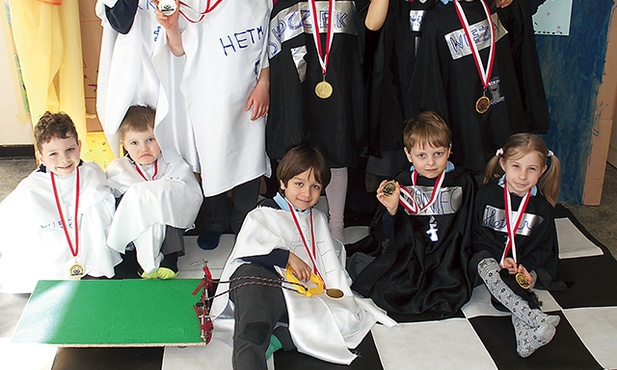 „Przyjaciele ze Źródeł” i ich wychowawczyni zgodnie przyznają, że udział w olimpiadzie i 4-dniowy pobyt we Wrocławiu były niezapomnianą przygodą. Planują powtórzyć ją za rok