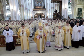 ▲	Rocznicowej Eucharystii przewodniczył abp Wacław Depo, pochodzący z diecezji radomskiej metropolita częstochowski.