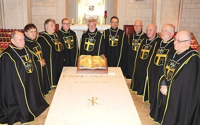 ◄	Kaplica Kapłańska w sanktuarium św. Jana Pawła II w Krakowie  jest dla członków zakonu miejscem szczególnym.