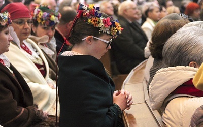▲	Na Mszy w niedzielę 26 marca w archikatedrze obecni byli też Ślązacy w regionalnych strojach. 