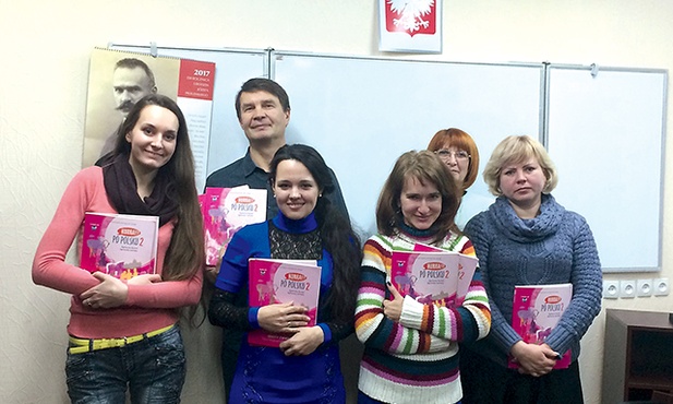 Uczniowie po lekcji języka polskiego w Polsko-Ukraińskim Stowarzyszeniu Kulturalnym w Mariupolu