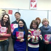 Uczniowie po lekcji języka polskiego w Polsko-Ukraińskim Stowarzyszeniu Kulturalnym w Mariupolu