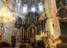 ◄	W archikatedrze zostanie odnowiony ołtarz główny.
