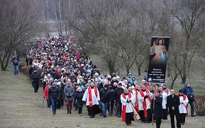 ▲	W ubiegłym roku w Nabożeństwie Kalwarii Rokitniańskiej wzięło udział ponad 2 tys. osób nie tylko z naszej diecezji.