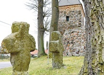 ◄	W woj. lubuskim najstarszy krzyż pokutny, z 1418 r., znajduje się w Lutynce.