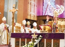 ▲	Jubileuszową dziękczynną Eucharystię odprawiono w bielskiej katedrze.