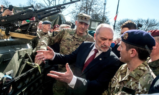 Macierewicz: Polska nie wycofuje się z Eurokorpusu