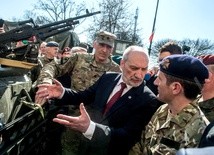 Macierewicz: Polska nie wycofuje się z Eurokorpusu