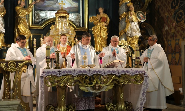 Bp Roman Pindel przewodniczył Eucharystii w Dniu Świętości Życia w konkatedrze