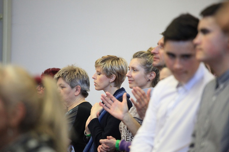 Fotowspomnienie z konferencji uwielbieniowej