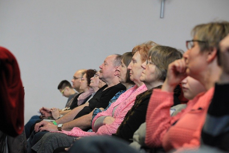 Fotowspomnienie z konferencji uwielbieniowej