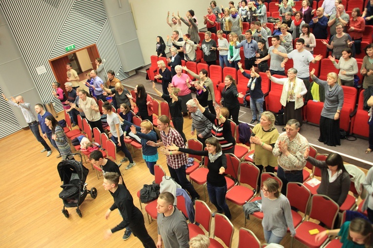 Fotowspomnienie z konferencji uwielbieniowej