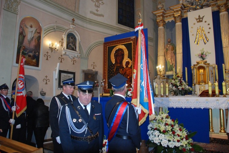 Powitanie ikony MB Częstochowskiej w Kiernozi