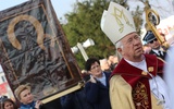 W Kiernozi procesji i Eucharystii przewodnczył bp Andrzej F. Dziuba