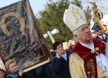 W Kiernozi procesji i Eucharystii przewodnczył bp Andrzej F. Dziuba